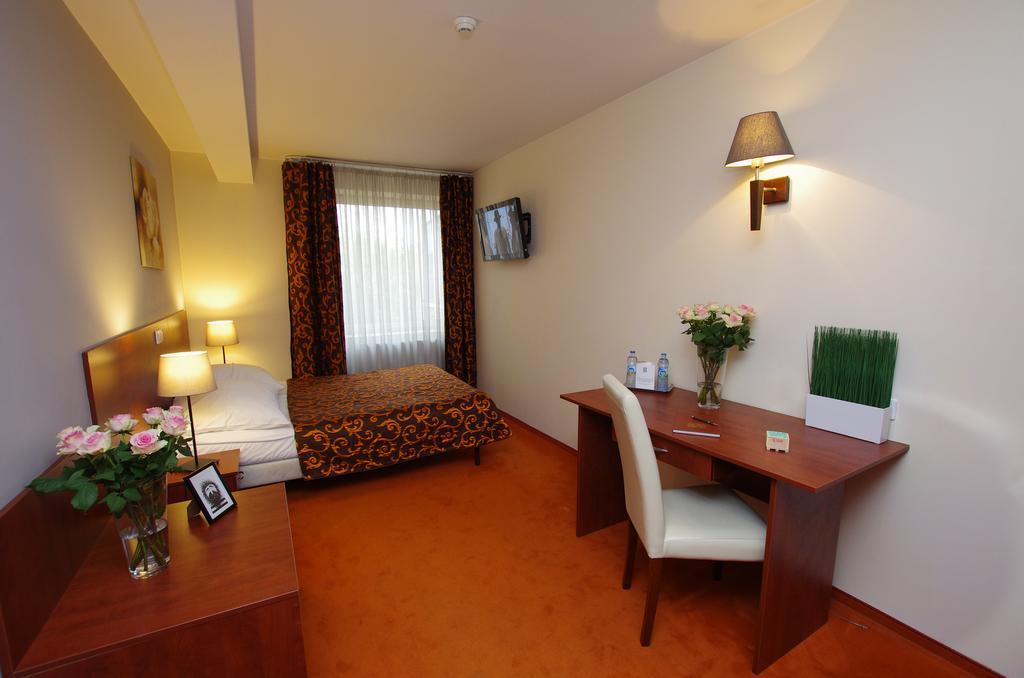 Hotel Gordon Warsaw Luaran gambar